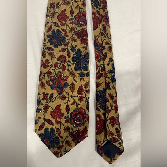 Vintage Ambercrombie & Finch silk Floral tie. - Picture 2 of 2